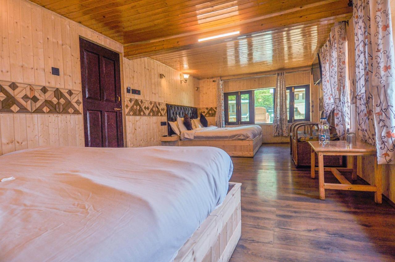 Kashmir House Pahalgam Hotel Exterior photo